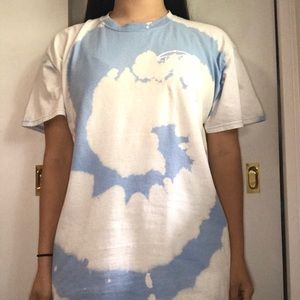 Custom bleach dyed T-shirt ☁️ 🌊